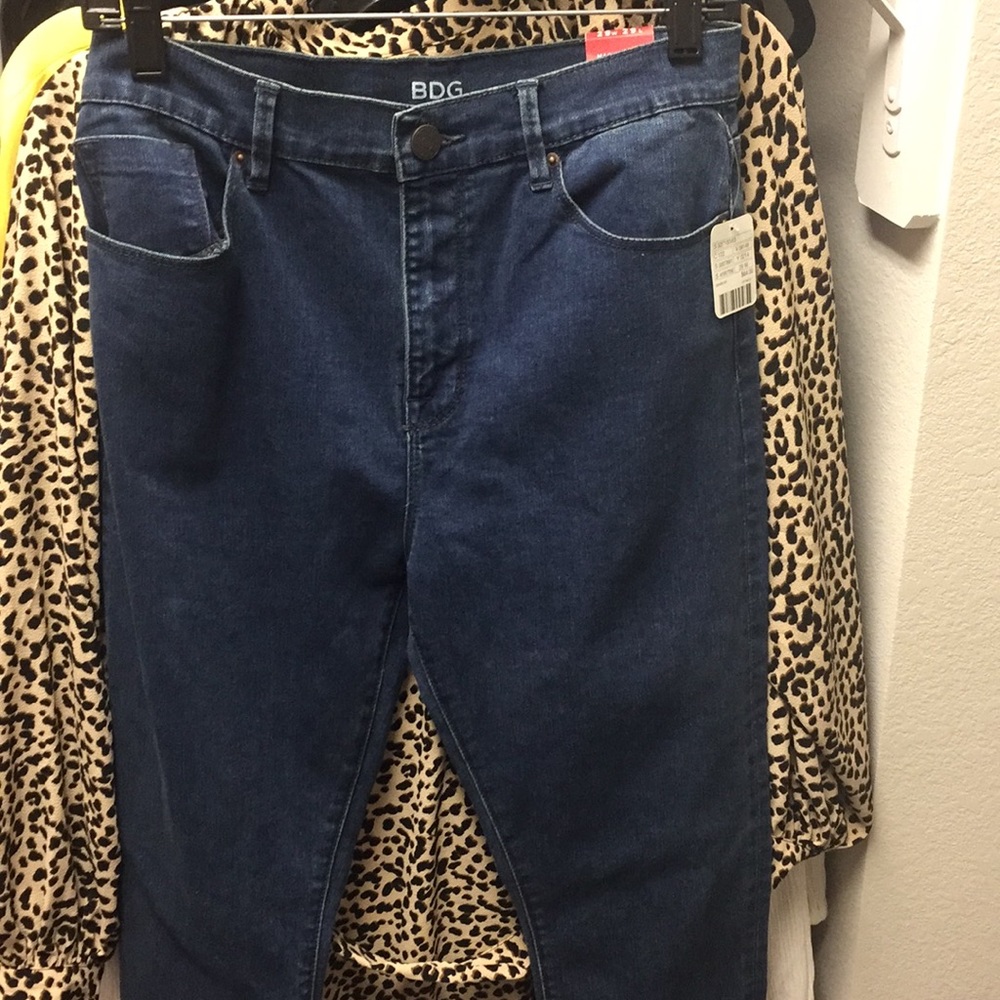 BDG HIGH RISE TWIG ANKLE MID WASH BLUE